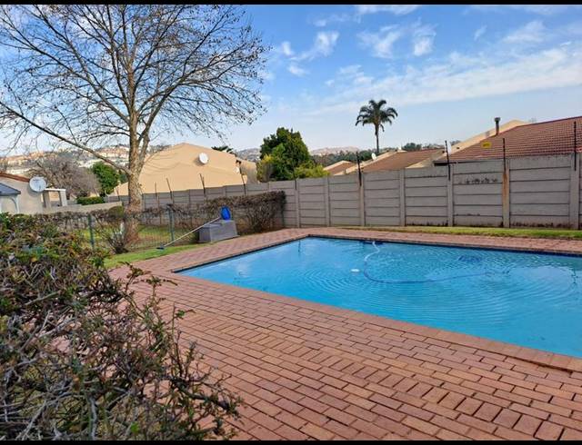 2 BEDROOM TOWNHOUSE FOR SALE IN FAIRLAND